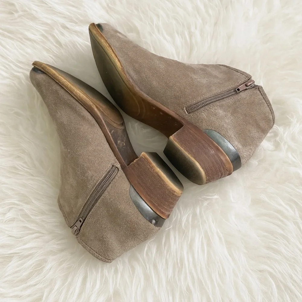 Lucky Brand Brekke suede slip on leather ankle booties sz 8 women’s - Picture 1 of 7